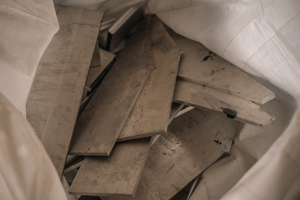 stoccaggio di lastre di alluminio dentro big bag di Amasteel srl Pisa